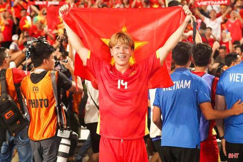 Viktor Lê ăn mừng tấm HCV SEA Games 33.
