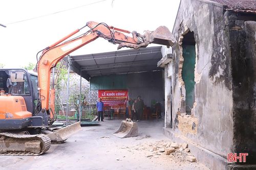 Gia đình bà Lê Thị Hán vừa được hỗ trợ kinh phí khởi công xây dựng nhà ở (tháng 4/2026).