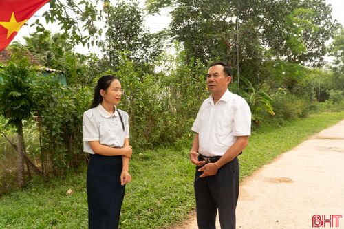 Dù gia đình đang sinh sống tại thôn Trường Sơn, ông Nguyễn Văn Hoàn vẫn tình nguyện nhận nhiệm vụ Bí thư Chi bộ bản Giàng II.