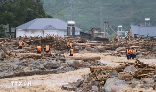 Lai Châu huy động tối đa các lực lượng tham gia cứu hộ, cứu nạn, khắc phục hậu quả thiên tai để người dân xã Mường Than sớm ổn định cuộc sống. (Ảnh: Nguyễn Oanh/TTXVN)
