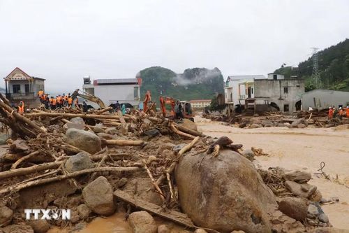 Lai Châu huy động tối đa các lực lượng tham gia cứu hộ, cứu nạn, khắc phục hậu quả thiên tai để người dân xã Mường Than sớm ổn định cuộc sống. (Ảnh: Nguyễn Oanh/TTXVN)