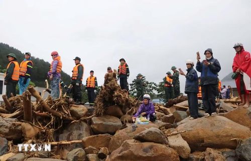 Lai Châu huy động tối đa các lực lượng tham gia cứu hộ, cứu nạn, khắc phục hậu quả thiên tai để người dân xã Mường Than sớm ổn định cuộc sống. (Ảnh: Nguyễn Oanh/TTXVN)