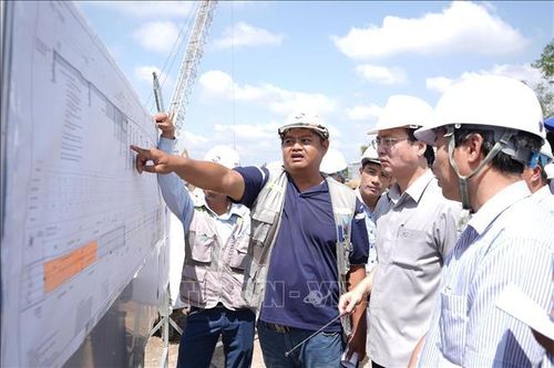 Chủ tịch UBND tỉnh Vĩnh Long Trần Trí Quang khảo sát tại dự án Dự án Cầu Ba Lai 6.