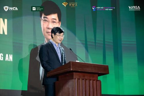 Đại tá Nguyễn Hồng Quân, Phó Cục trưởng Cục An ninh mạng và phòng, chống tội phạm sử dụng công nghệ cao, Bộ Công an, phát biểu tại sự kiện. Ảnh: LƯU THỦY