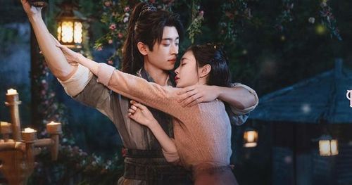 Tống Dật và Thừa Lỗi là cặp đôi chính của Dữ Tấn Trường An, chuyển thể từ tiểu thuyết của Cửu Lộ Phi Hương. Nữ tướng quân Lê Sương vô tình cứu một nam nhân mất trí nhớ và đặt tên cho anh là Tấn An. Trong quãng thời gian đồng hành, tình cảm giữa hai người ngày càng sâu đậm. Thế nhưng khi ký ức trở lại, Tấn An phát hiện mình chính là vương gia của nước đối địch. Tình yêu vì thế đứng trước thử thách lớn khi cả hai phải lựa chọn giữa trách nhiệm với quốc gia và tình cảm cá nhân. Bộ phim khai thác mối quan hệ từ đồng hành đến yêu thương trên nền bối cảnh chiến tranh và quyền lực.