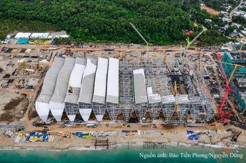 Trung tâm Hội nghị và Triển lãm APEC tại Phú Quốc là một trong những công trình trọng điểm, được kỳ vọng tạo đòn bẩy thu hút đầu tư quốc tế. 