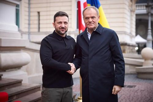 Tổng thống Ukraine Volodymyr Zelensky hội đàm với Thủ tướng Ba Lan Donald Tusk tại thành phố Lviv, Ukraine, ngày 17/12. Ảnh: Văn phòng Tổng thống Ukraine.