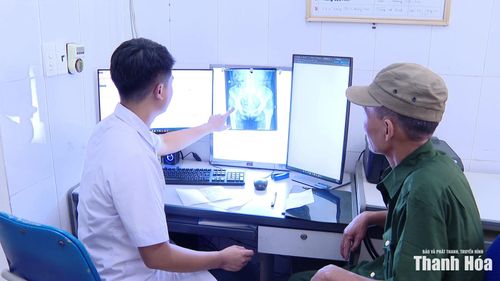 Hội viên Hội Cựu chiến binh xã Nga Sơn được khám sức khỏe, tư vấn dinh dưỡng và theo dõi các bệnh mạn tính.