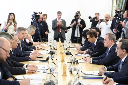 Ngoại trưởng Nga Sergey Lavrov hội đàm với người đồng cấp Azerbaijan Jeyhun Bayramov tại Moscow. Ảnh: Trend News Agency.