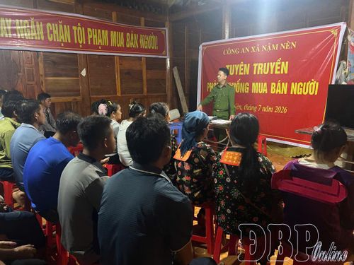 Buổi tuyên truyền phòng chống mua bán người tại bản Lùng Thàng 1, xã Nậm Nèn thu hút rất đông người dân tới tham gia.