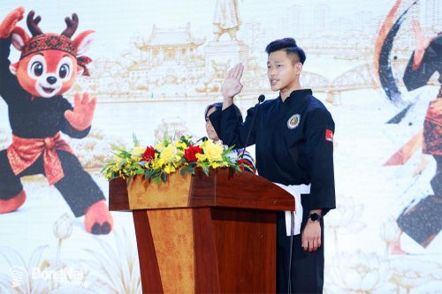 Đại diện vận động viên tuyên hứa thi đấu trung thực, cao thượng. Ảnh: Thủy Tiên