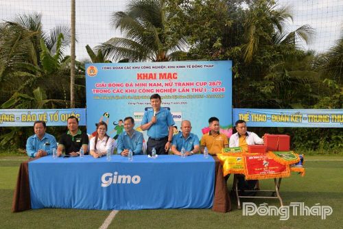 Đồng chí Nguyễn Thanh Nhàn, Chủ tịch Công đoàn các Khu công nghiệp, Khu kinh tế tỉnh Đồng Tháp phát biểu khai mạc.