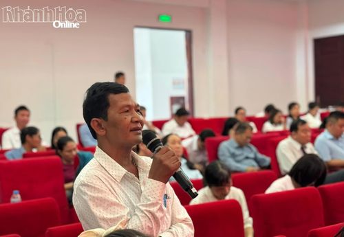 Đại diện trạm Y tế khu vực Khánh Vĩnh phát biểu tại hội nghị.