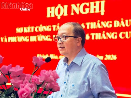 Lãnh đạo Sở Y tế phát biểu tại hội nghị.
