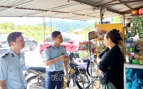 Đội Quản lý thị trường số 1- Chi cục quản lý thị trường tuyên truyền, hướng dẫn các cơ sở kinh doanh hàng hóa thiết yếu chủ động tăng lượng hàng dự trữ tại kho, đại lý và cửa hàng bán lẻ, ưu tiên các khu vực có nguy cơ bị chia cắt do mưa lũ.