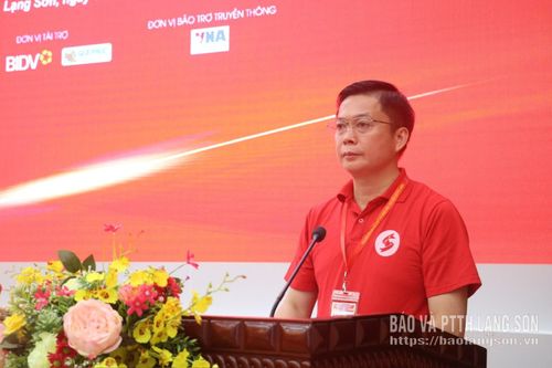 Đồng chí Đinh Hữu Học, Ủy viên Ban Thường vụ Tỉnh ủy, Phó Chủ tịch Thường trực UBND tỉnh phát biểu tại chương trình