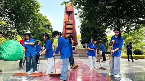 Các hoạt động "đền ơn đáp nghĩa" cũng được đoàn viên thanh niên xã Mậu A tích cực triển khai.