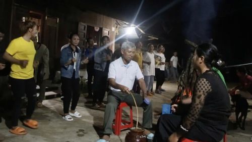 Trong không gian văn hóa cồng chiêng, rượu cần là biểu tượng của sự gắn kết, sẻ chia và lòng hiếu khách