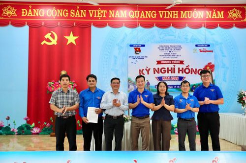 Đoàn Các cơ quan Đảng tỉnh và Đoàn Thanh niên xã Thuận An ký kết giao ước kết nghĩa