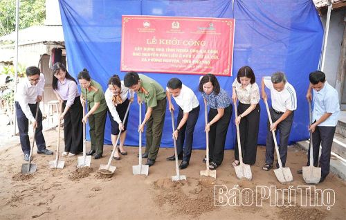 Khởi công xóa nhà tạm cho gia đình ông Nguyễn Văn Liêu - hộ có hoàn cảnh khó khăn ở xã Phùng Nguyên.