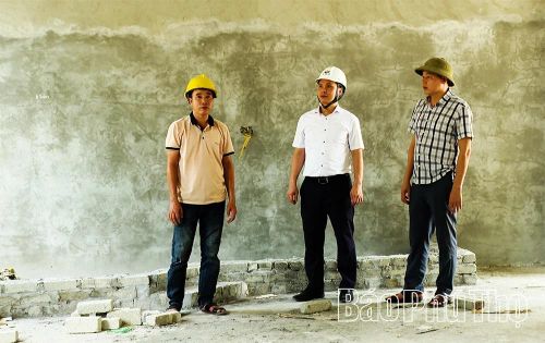 Ban Quản lý dự án xã Nguyệt Đức thường xuyên phối hợp với đơn vị thi công, kịp thời tháo gỡ vướng mắc, bảo đảm tiến độ giải ngân và thực hiện dự án Trường Tiểu học Trung Kiên.