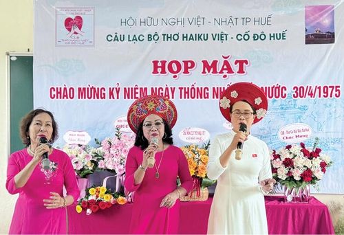Các câu lạc bộ thơ xứ Huế góp phần làm phong phú đời sống văn hóa tinh thần ở Cố đô.
