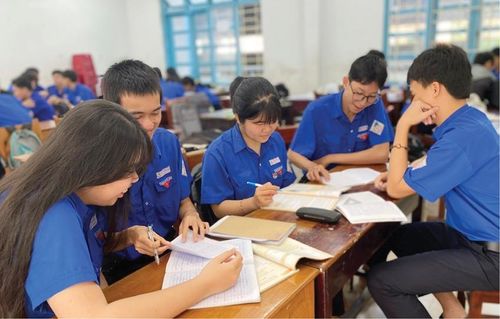 Năm học tới, học sinh được mượn sách giáo khoa miễn phí.