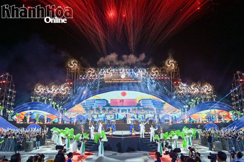 Tiết mục văn nghệ khai mạc Festival Biển Khánh Hòa năm 2026. Ảnh: Báo điện tử tỉnh Khánh Hòa.
