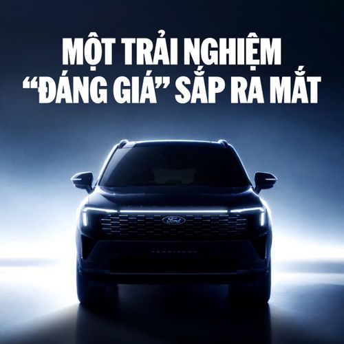Hình ảnh Ford Territory được nhá hàng trên trang chủ của hãng với dòng chữ "Platinum" đặt nổi trên nắp capo.