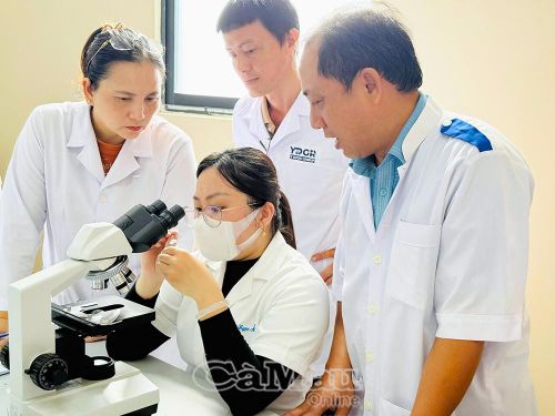 Học viên thực hành tại phòng thí nghiệm của Phân hiệu Trường Đại học Bình Dương tại Cà Mau.
