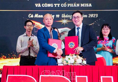  Phân hiệu Trường Đại học Bình Dương tại Cà Mau ký kết hợp tác với doanh nghiệp nhằm tăng cường đào tạo gắn với nhu cầu thực tiễn, tạo cơ hội thực tập và việc làm cho sinh viên sau tốt nghiệp.