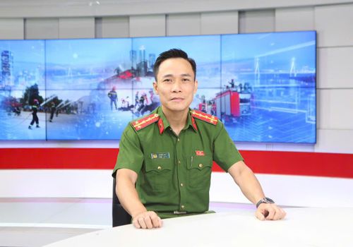 Đại úy Lê Đức Anh, cán bộ tham mưu phòng cháy, chữa cháy, Công an phường Đống Đa. Ảnh: Thanh Hải