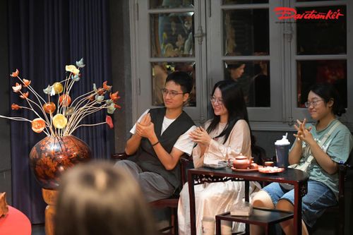 Những tiết mục xẩm vui nhộn đem đến cho du khách một trải nghiệm thú vị về loại hình nghệ thuật truyền thống này – đặc biệt là các bạn trẻ.