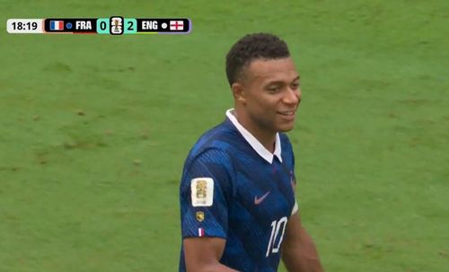  Mbappe trở thành mục tiêu của máy quay sau mỗi bàn thắng của Anh. 