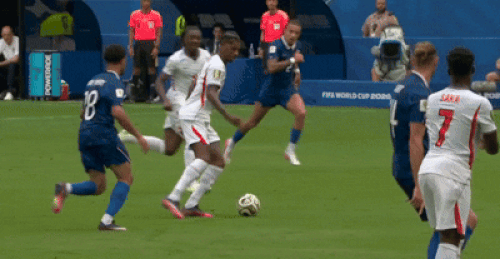 Pha xỏ háng gây sốt của Rashford.