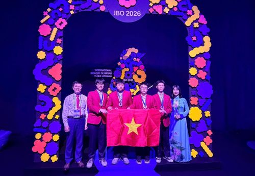 Các học sinh đội tuyển Olympic Sinh học Quốc tế. Ảnh: Moet.