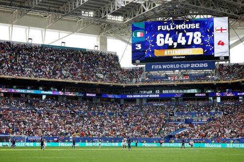  Theo màn hình hiển thị trong trận, số lượng khán giả đã lấp đầy SVĐ ở Miami với 64.478 người. Con số này gây bất ngờ bởi trước đó, trận tranh hạng 3 được dự đoán là "ế vé" khi vẫn còn khoảng 7.000 chỗ chưa được bán trước một ngày bóng lăn. Điều này được cho là bởi cả hai đội đều thất bại cay đắng ở bán kết, các cầu thủ không có tinh thần cho trận đấu cuối cùng. 