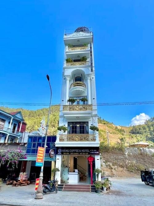 Khách sạn 7 tầng của chị Thuận tại trung tâm Mù Cang Chải. Ảnh: Hoàng Thị Thuận.