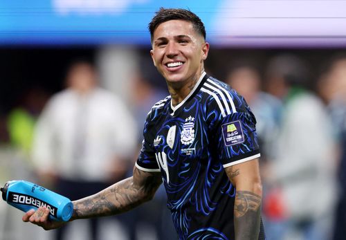 Argentina sở hữu nhiều phương án tấn công hơn Scotland, nhưng muốn đánh bại Tây Ban Nha, thầy trò Lionel Scaloni trước hết phải phá vỡ nhịp kiểm soát và kéo đối thủ vào một trận đấu giàu va chạm.
