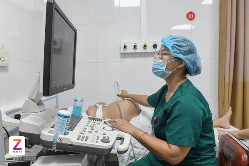  Gây tê ngoài màng cứng giúp cuộc vượt cạn nhẹ nhàng hơn khi giảm đáng kể cơn đau chuyển dạ. Ảnh: Việt Linh. 