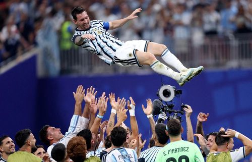 Chỉ cần một chiến thắng nữa trong trận chung kết "trong mơ", Messi cùng đồng đội sẽ tạo nên một kỳ World Cup đặc biệt thành công. Ảnh: Reuters.