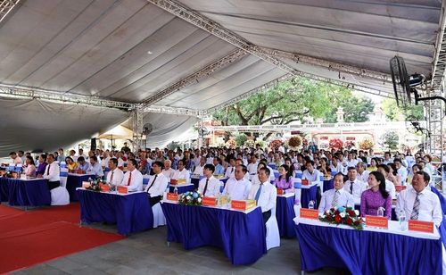 Các đại biểu tham dự lễ