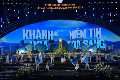 Tiết mục nghệ thuật "Khánh Hòa niềm tin tỏa sáng"