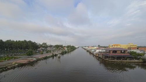 Miệt Thứ hôm nay đã sôi động, trù phú hơn.