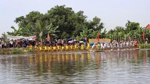 Môn đua thuyền chải góp phần khẳng định truyền thống đoàn kết của cư dân vùng đảo Hà Nam.