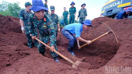 Lực lượng tìm kiếm phát hiện một vị trí mới với một bộ hài cốt.
