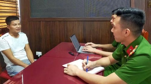 Công an xét hỏi đối tượng Trần Công Hậu.