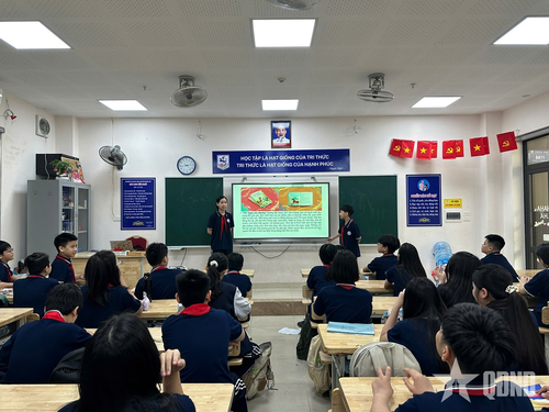 Giờ thuyết trình và giới thiệu sách của học sinh Trường THCS Giảng Võ, phường Giảng Võ, TP Hà Nội. Ảnh: HÀ VÂN