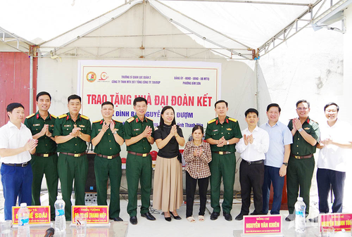 Trường Sĩ quan Lục quân 2 trao nhà đại đoàn kết tại Thanh Hóa.