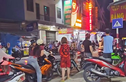  Sự việc thu hút đông đảo người dân hiếu kỳ theo dõi 